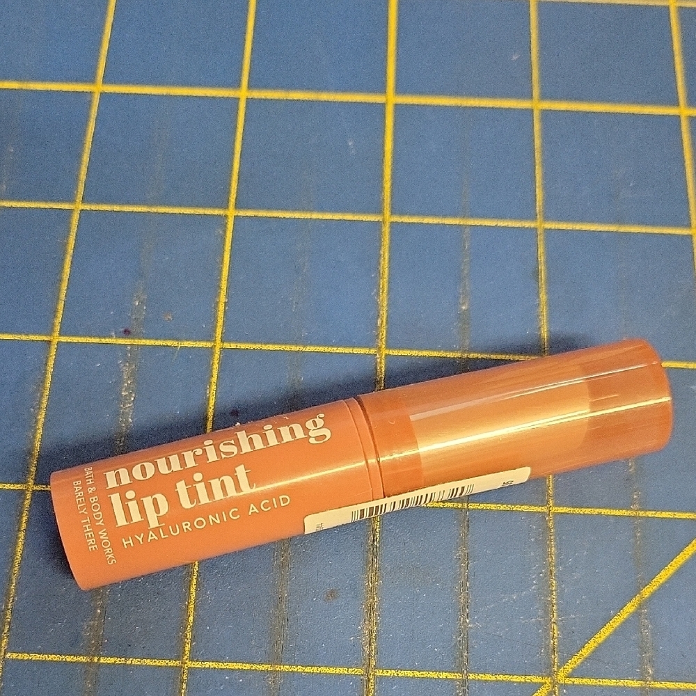 Bath & Body Works Nourishing Lip Tint with Hyaluronic Acid 2.2g New Sealed Tube